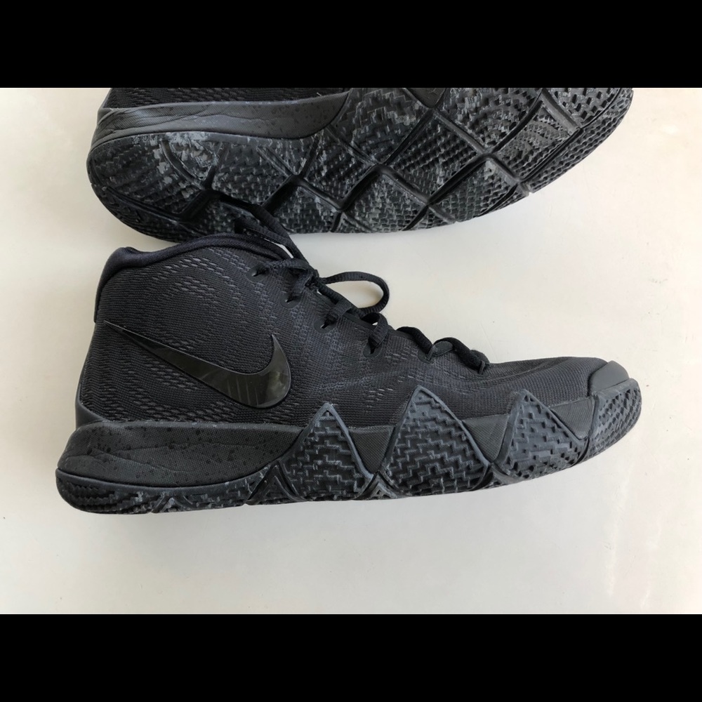 Boys Kyrie 4 basketball shoes